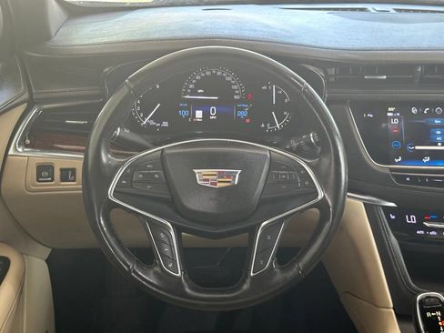 Used 2018 Cadillac XT5 Luxury w/ Driver Awareness Package FWD image 15