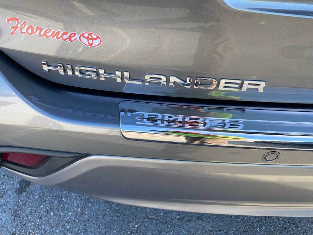 Used 2025 Toyota Highlander Platinum AWD/4WD image 15