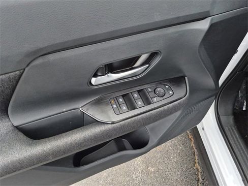 New 2026 Nissan Kicks SV image 8