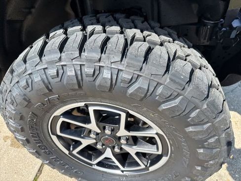 Used 2025 Jeep Wrangler Unlimited Rubicon AWD/4WD image 5