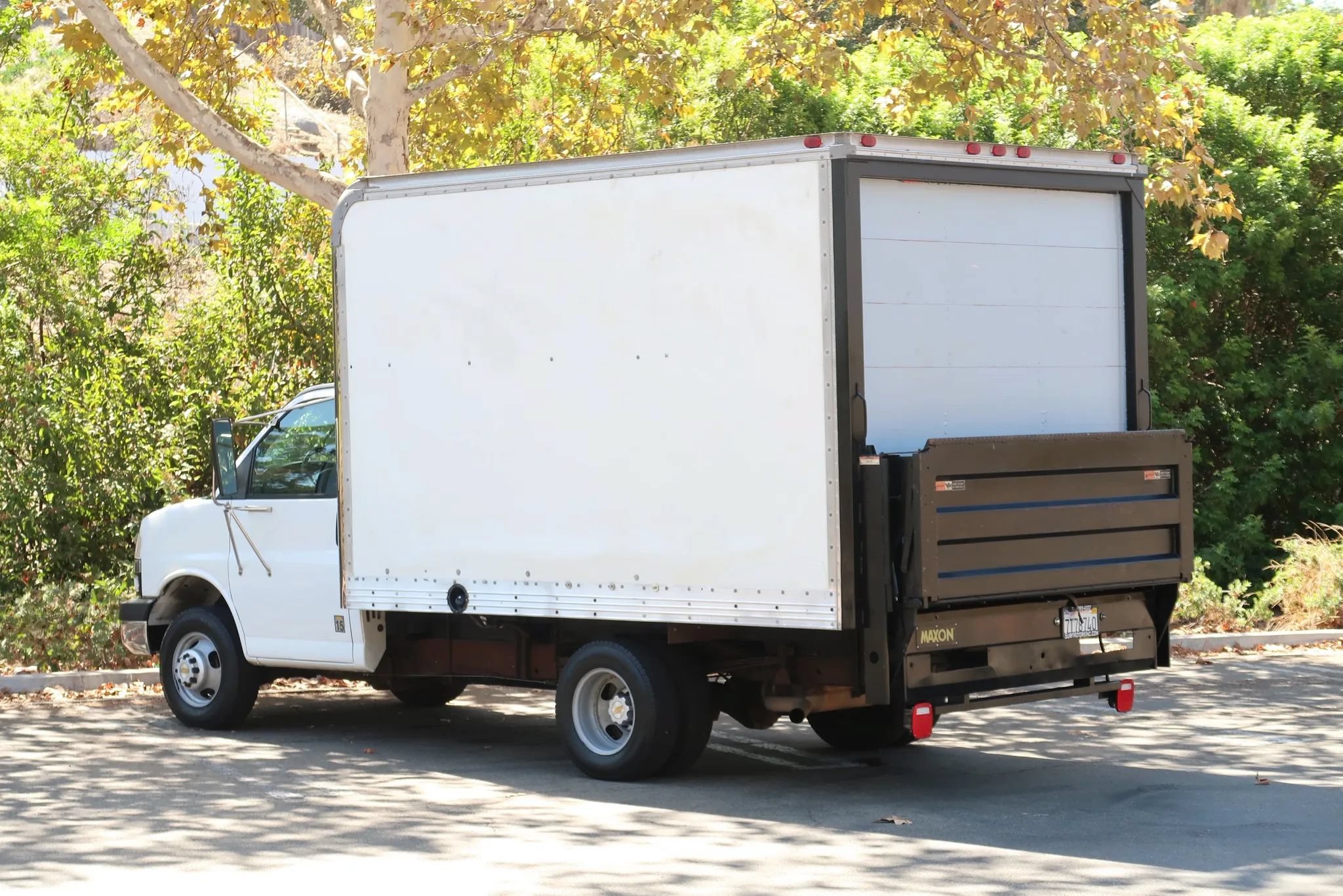 Used 2004 Chevrolet Express 3500 w/ Chrome Appearance Package RWD image 7