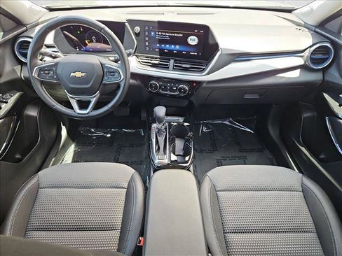 Used 2025 Chevrolet Trax LT w/ Driver Confidence Package FWD image 23