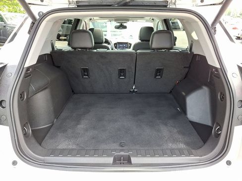Used 2022 GMC Terrain SLT FWD image 30