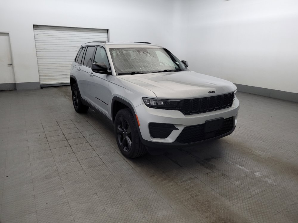 Used 2023 Jeep Grand Cherokee Altitude AWD/4WD image 13