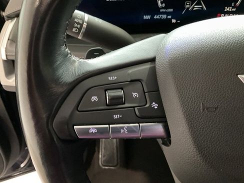 Used 2024 Cadillac XT4 Premium Luxury image 10