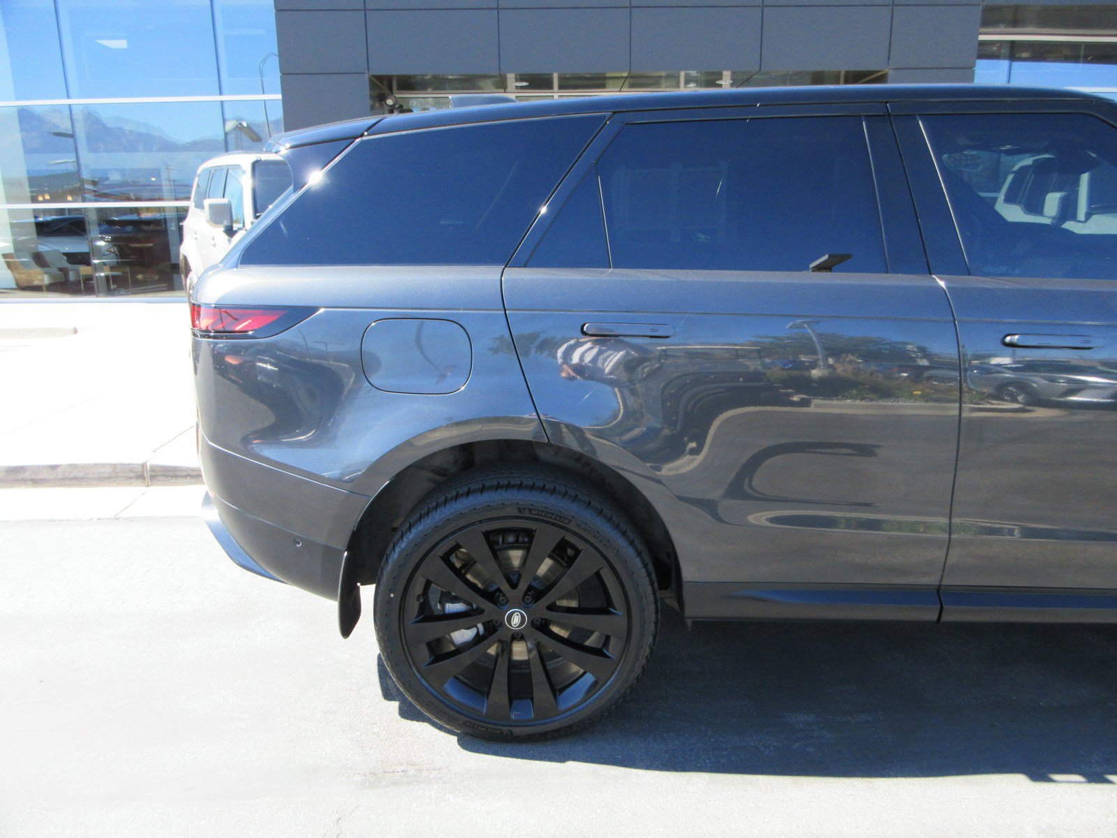 Used 2023 Land Rover Range Rover Sport SE AWD/4WD image 10