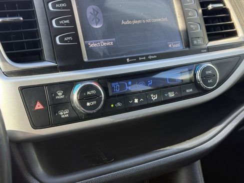 Used 2019 Toyota Highlander SE AWD/4WD image 28