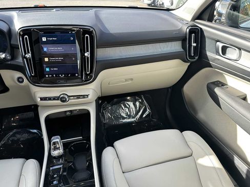 Used 2025 Volvo XC40 B5 Plus w/ Protection Package Premier image 18