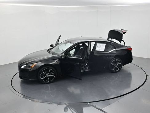 Used 2024 Nissan Altima 2.5 SR FWD image 46