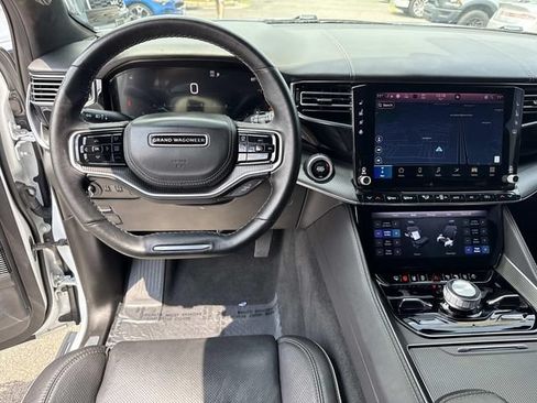 Used 2023 Jeep Grand Wagoneer Series II AWD/4WD image 18