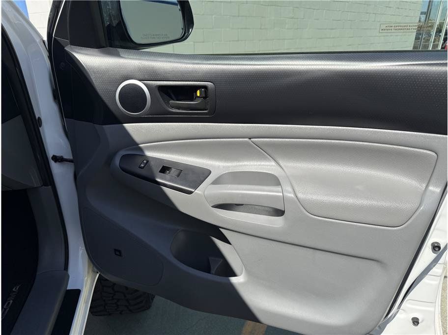 Used 2012 Toyota Tacoma 4x4 Double Cab image 19