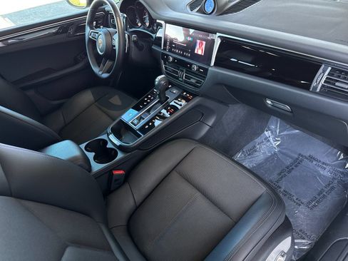 Used 2022 Porsche Macan AWD/4WD image 15