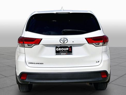 Used 2018 Toyota Highlander Plus FWD image 5