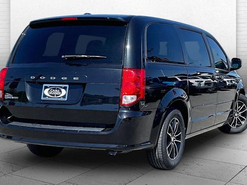 Used 2017 Dodge Grand Caravan SE FWD image 10