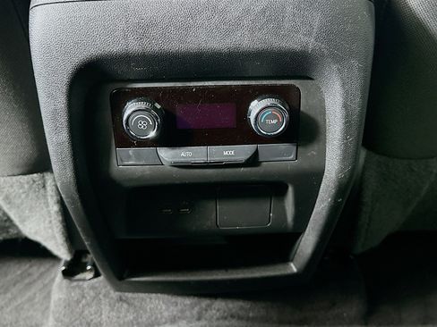 Used 2025 Chevrolet Traverse LT FWD image 27