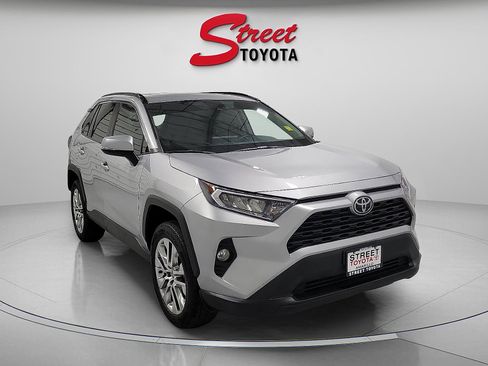 Certified 2021 Toyota RAV4 XLE Premium image 5