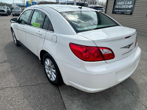 Used 2010 Chrysler Sebring Touring FWD image 7