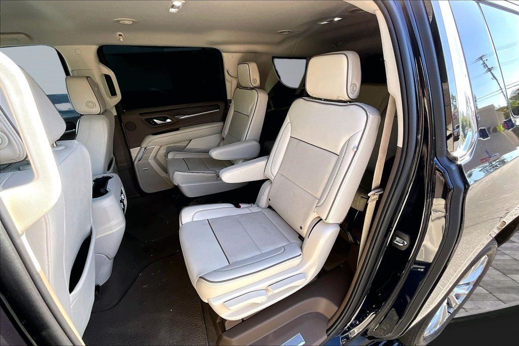 Used 2022 GMC Yukon XL Denali RWD image 19