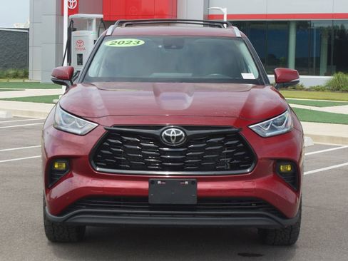 Used 2023 Toyota Highlander Limited FWD image 25