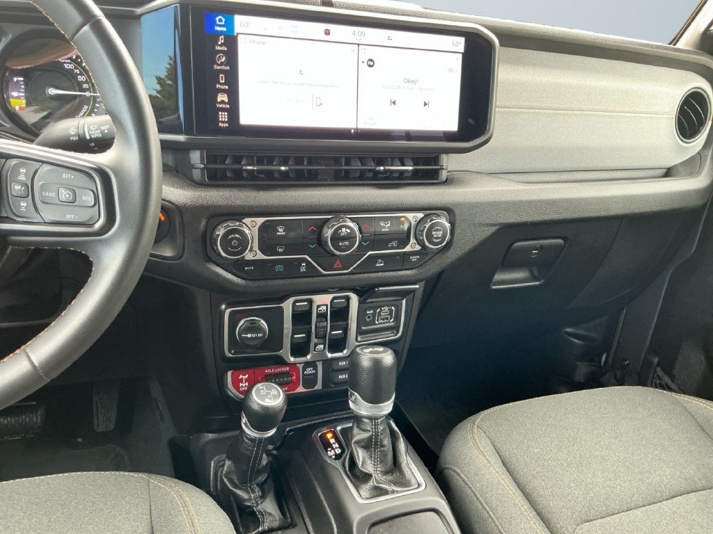 Used 2024 Jeep Wrangler Unlimited AWD/4WD image 12