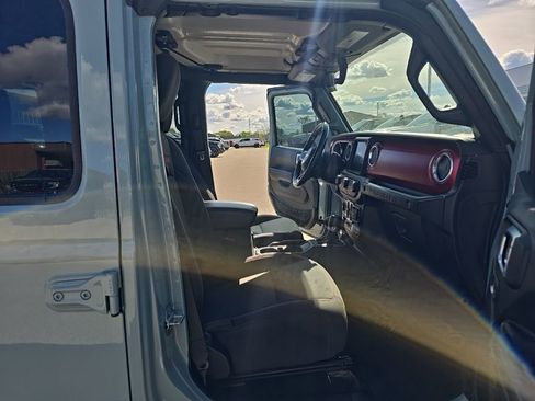 Used 2023 Jeep Wrangler Unlimited Rubicon w/ Cold Weather Group AWD/4WD image 10