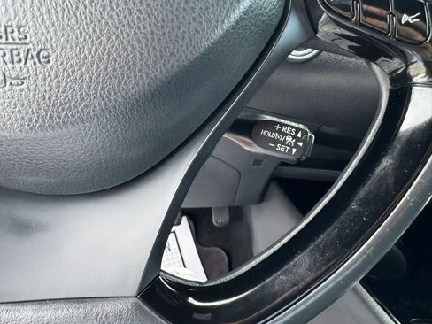 Used 2021 Toyota C-HR XLE FWD image 29