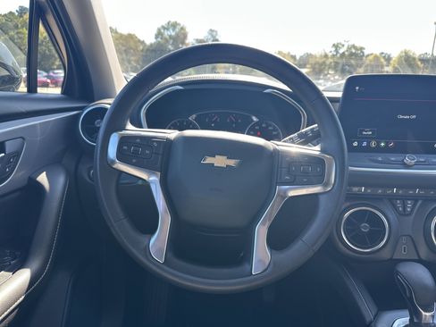 Used 2025 Chevrolet Blazer LT image 23