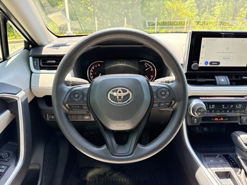 Used 2025 Toyota RAV4 XLE FWD image 20
