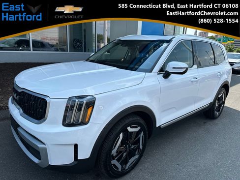 Used 2024 Kia Telluride EX w/ EX Captain's Chair Package AWD/4WD image 1