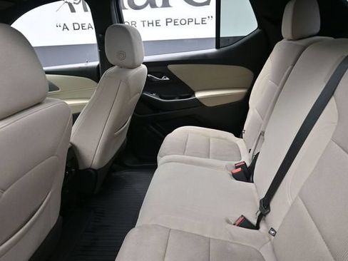 Used 2022 Chevrolet Traverse LS FWD image 24
