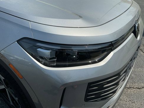New 2026 Volkswagen Tiguan SE FWD image 24