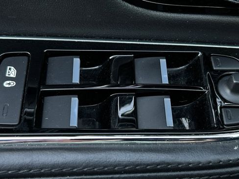 Used 2016 Jaguar XJ R-Sport image 39