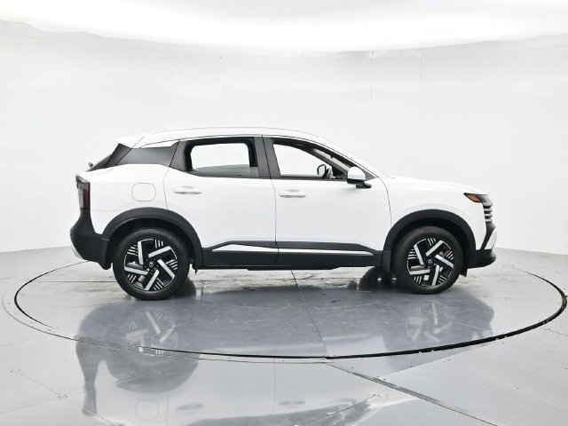 Used 2025 Nissan Kicks SV w/ SV Premium Package FWD image 2