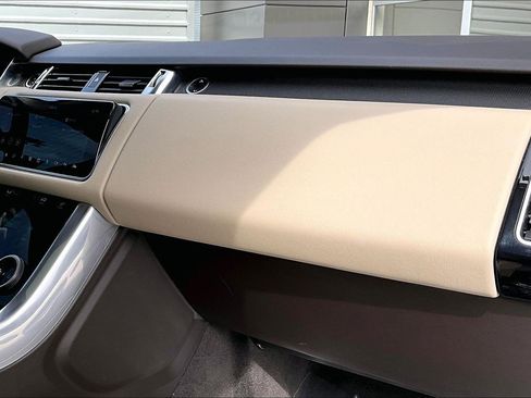 Used 2020 Land Rover Range Rover Sport HSE image 16