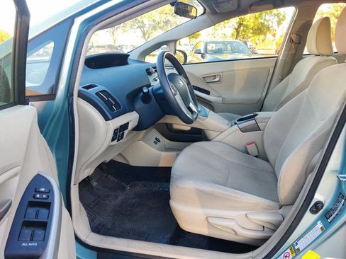 Used 2014 Toyota Prius Three image 10