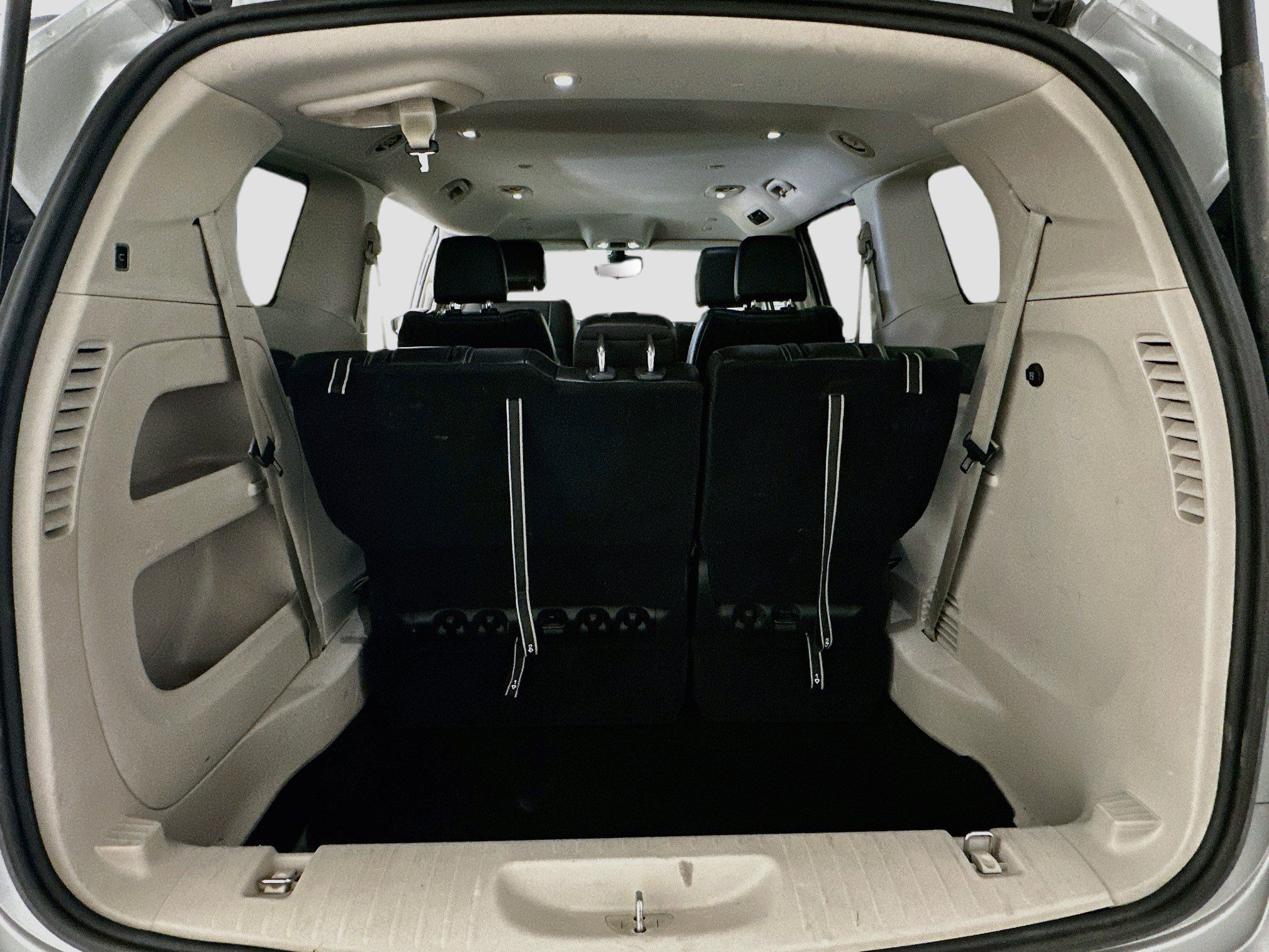 Used 2024 Chrysler Pacifica Touring-L FWD image 30