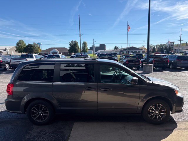 Used 2017 Dodge Grand Caravan SXT FWD image 5