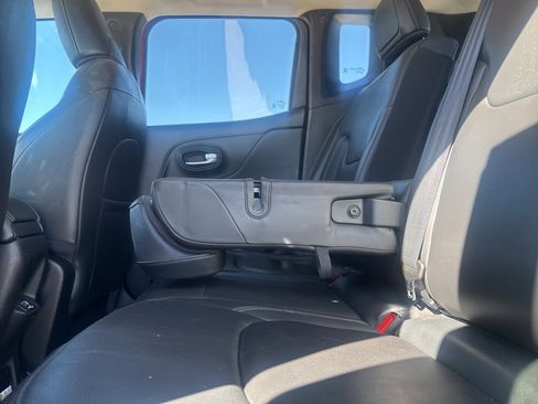 Used 2021 Jeep Renegade Limited image 35