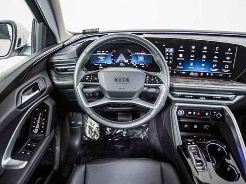 Certified 2025 Audi Q5 Premium w/ Convenience Package AWD/4WD image 11