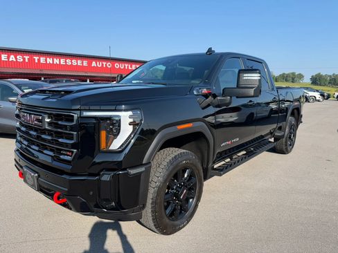 Used 2025 GMC Sierra 2500 AT4 AWD/4WD image 2