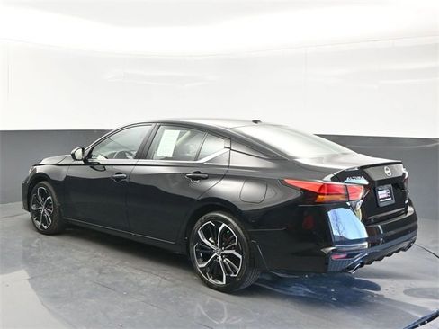 Certified 2024 Nissan Altima 2.5 SR image 3