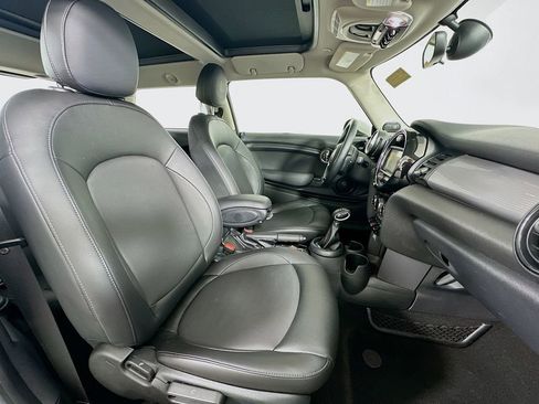 Used 2018 MINI Cooper 2-Door Hardtop image 27