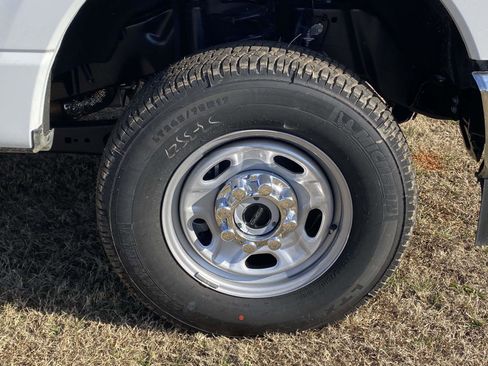 New 2026 Ford F250 XL w/ FX4 Off-Road Package AWD/4WD image 7