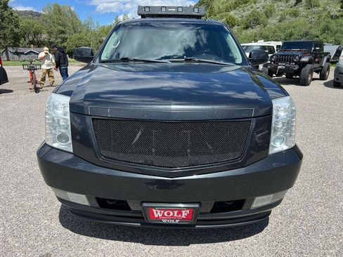 Used 2011 Cadillac Escalade Luxury AWD/4WD image 8