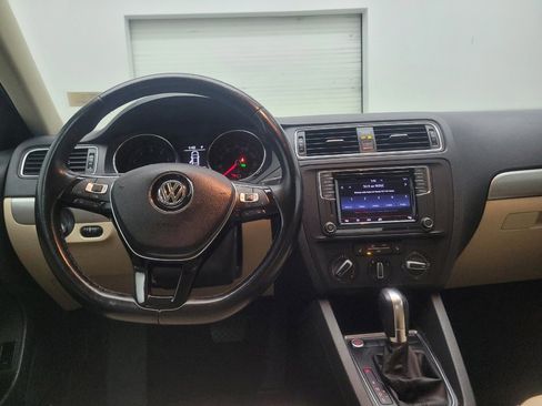 Used 2017 Volkswagen Jetta SE image 22