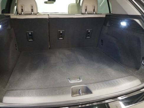 Used 2022 Cadillac XT4 Luxury w/ Cold Weather Package image 6