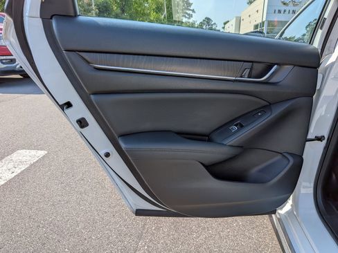 Used 2021 Honda Accord Touring image 28