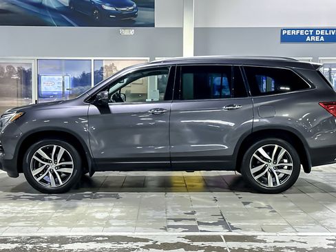 Used 2017 Honda Pilot Touring image 2