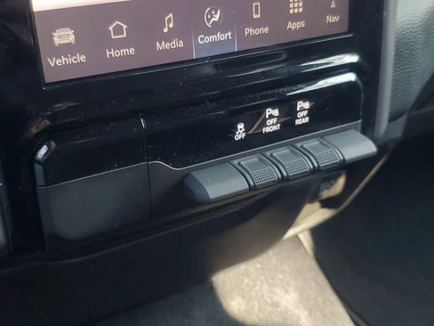 Used 2025 RAM 1500 Laramie image 25