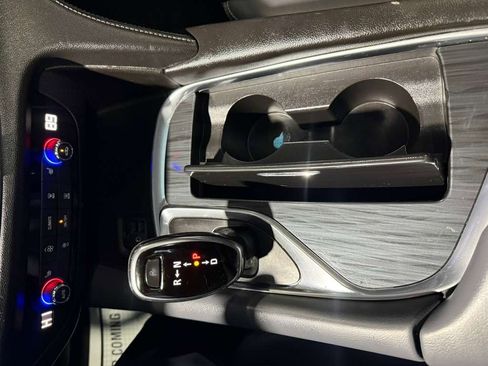 Used 2020 Buick Enclave Essence image 17